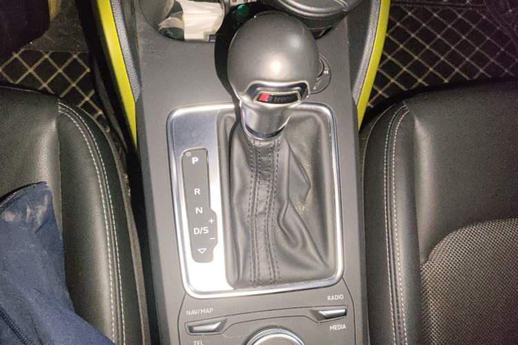 Used Audi Q2L 2018 35 TFSI Fashion Dynamic Version China V Emission Standard Gear Lever