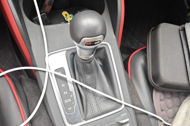 Used Audi Q2L 2018 35 TFSI Fashion Dynamic Version China VI Emission Standard Gear Lever