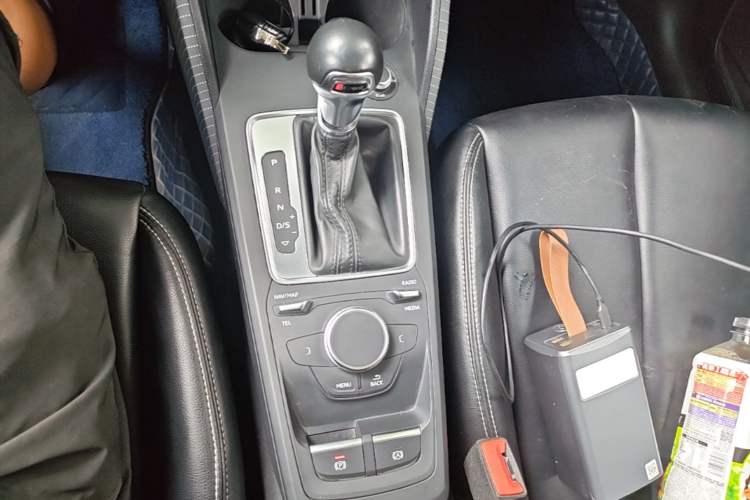 Used Audi Q2L 2018 35 TFSI Launch Exclusive Edition China V Gear Lever