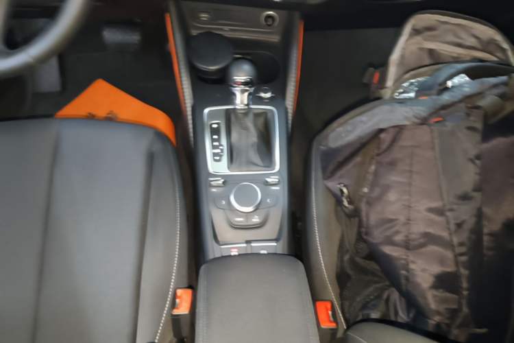 Used Audi Q2L 2018 35 TFSI Launch Exclusive Edition China VI Gear Lever