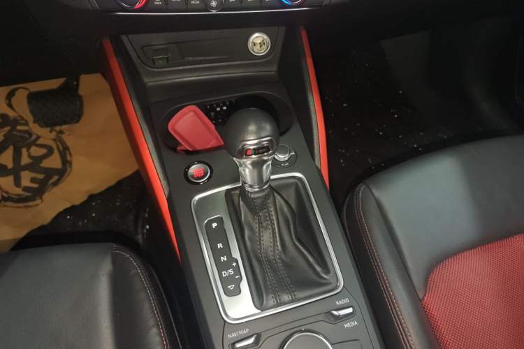 Used Audi Q2L 2018 35 TFSI Fashion Dynamic Version China V Emission Standard Gear Lever