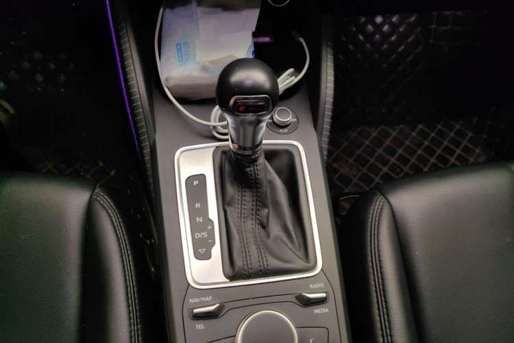 Used Audi Q2L 2018 35 TFSI Launch Exclusive Edition China V Gear Lever