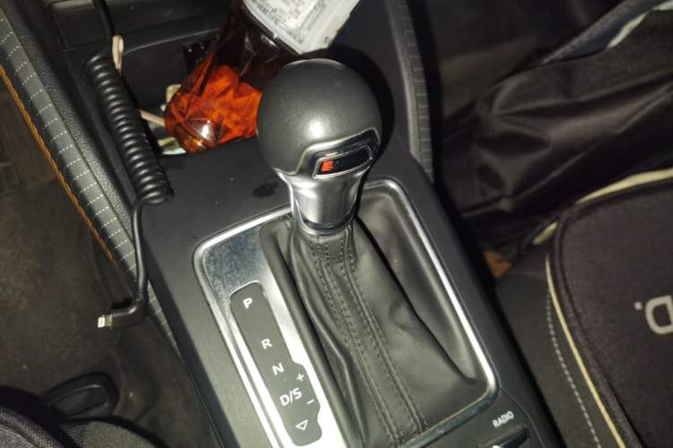 Used Audi Q2L 2018 35 TFSI Launch Exclusive Edition China V Gear Lever