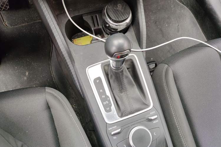 Used Audi Q2L 2018 35 TFSI Launch Exclusive Edition China V Gear Lever
