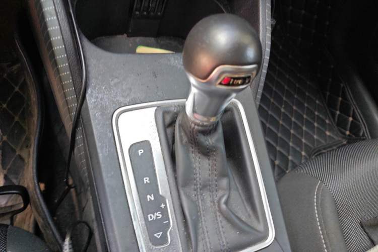 Used Audi Q2L 2018 35 TFSI Launch Exclusive Edition China VI Gear Lever