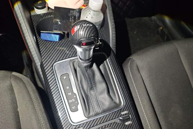 Used Audi Q2L 2018 35 TFSI Launch Exclusive Edition China V Gear Lever