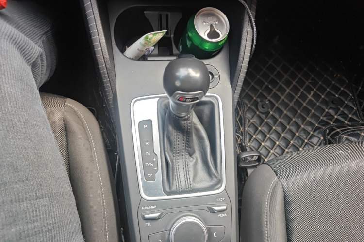 Used Audi Q2L 2018 35 TFSI Launch Exclusive Edition China V Gear Lever