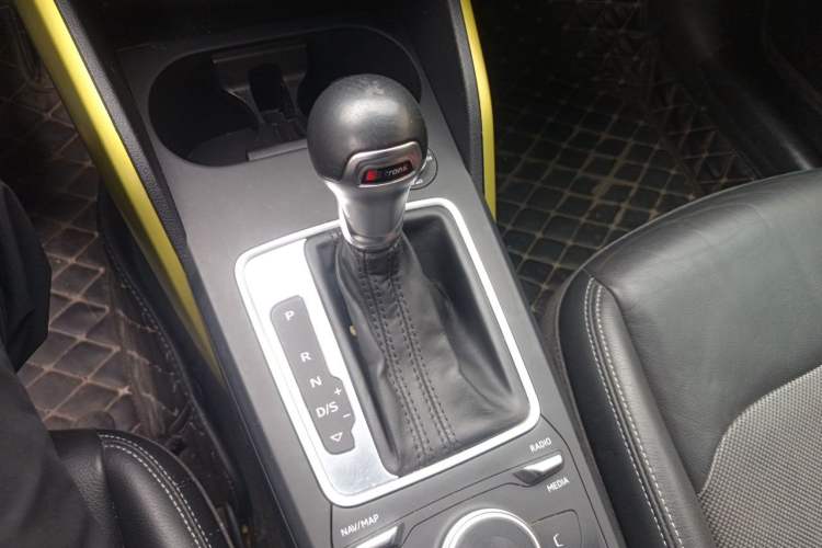 Used Audi Q2L 2018 35 TFSI Launch Exclusive Edition China V Gear Lever