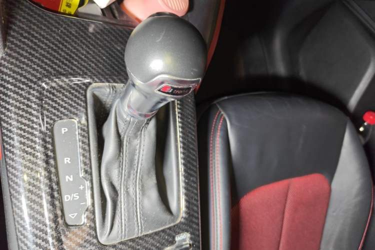 Used Audi Q2L 2018 35 TFSI Fashion Dynamic Version China VI Emission Standard Gear Lever