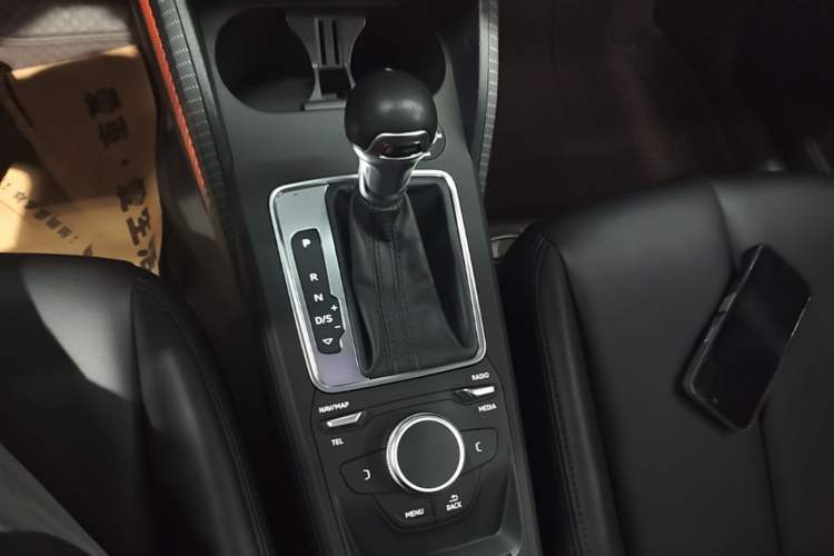 Used Audi Q2L 2018 35 TFSI Launch Exclusive Edition China VI Gear Lever