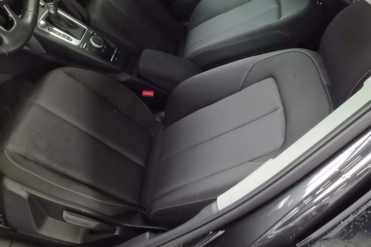 Used Audi Q2L 2018 35 TFSI Launch Exclusive Edition China VI Left Front Seat