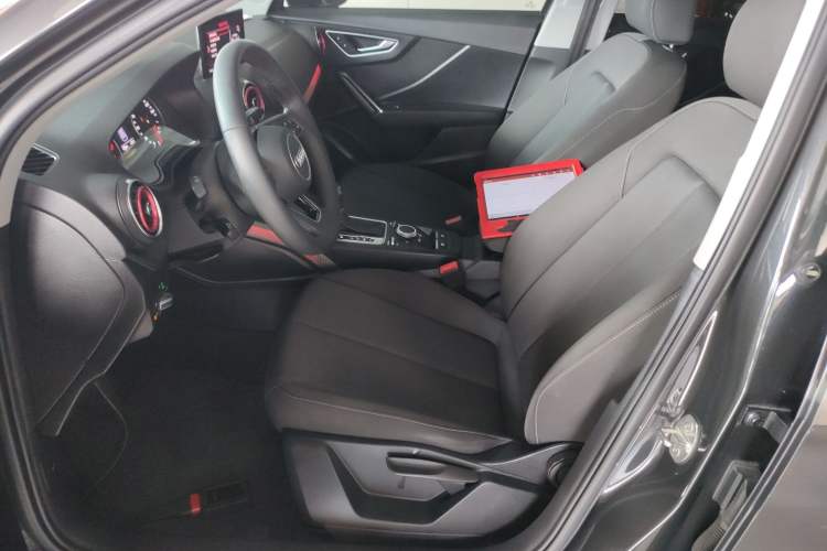 Used Audi Q2L 2018 35 TFSI Launch Exclusive Edition China VI Left Front Seat