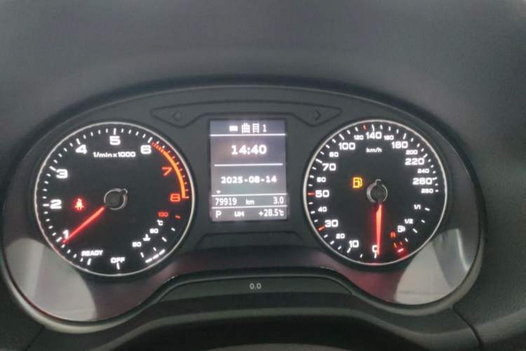 Used Audi Q2L 2018 35 TFSI Launch Exclusive Edition China VI Odometer Close Up