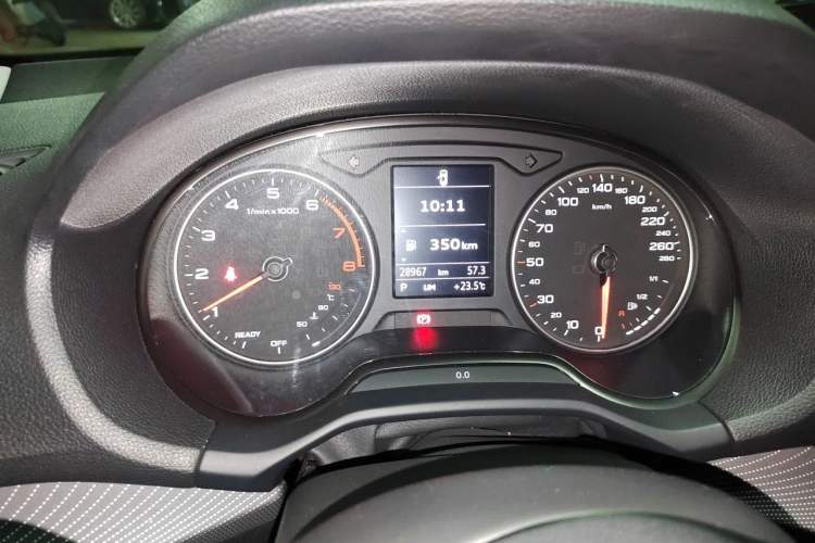 Used Audi Q2L 2018 35 TFSI Launch Exclusive Edition China V Odometer Close Up