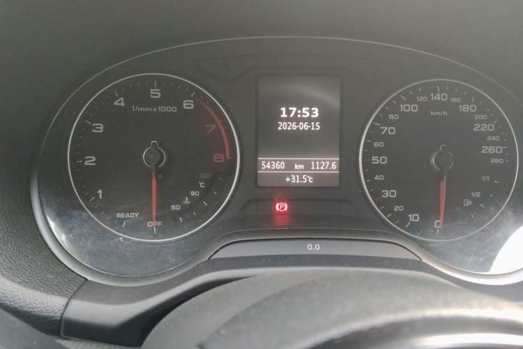 Used Audi Q2L 2018 35 TFSI Fashion Elegant Version China V Odometer Close Up