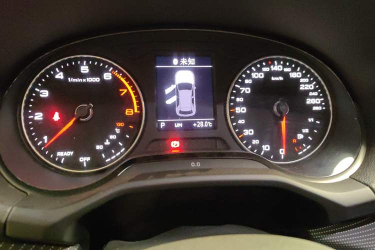 Used Audi Q2L 2018 35 TFSI Launch Exclusive Edition China V Odometer Close Up