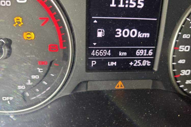 Used Audi Q2L 2018 35 TFSI Launch Exclusive Edition China V Odometer Close Up