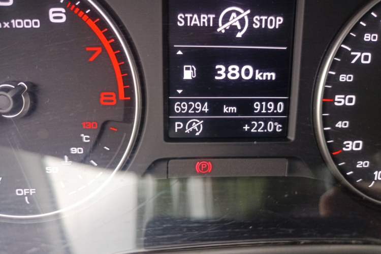 Used Audi Q2L 2018 35 TFSI Launch Exclusive Edition China V Odometer Close Up