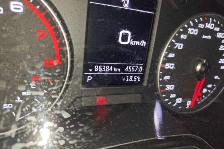 Used Audi Q2L 2018 35 TFSI Fashion Dynamic Version China VI Emission Standard Odometer Close Up