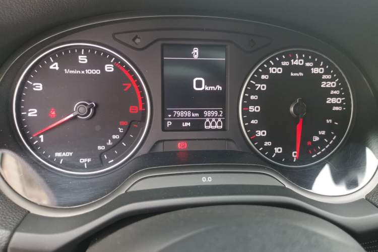 Used Audi Q2L 2018 35 TFSI Launch Exclusive Edition China VI Odometer Close Up