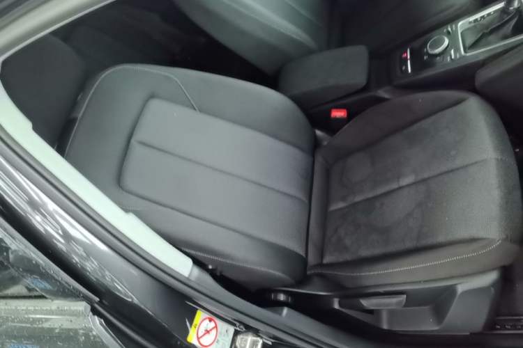Used Audi Q2L 2018 35 TFSI Launch Exclusive Edition China VI Right Front Seat