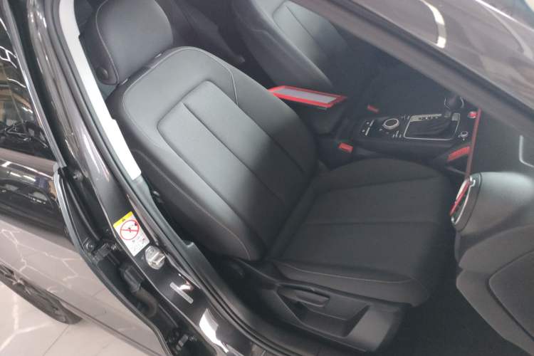 Used Audi Q2L 2018 35 TFSI Launch Exclusive Edition China VI Right Front Seat