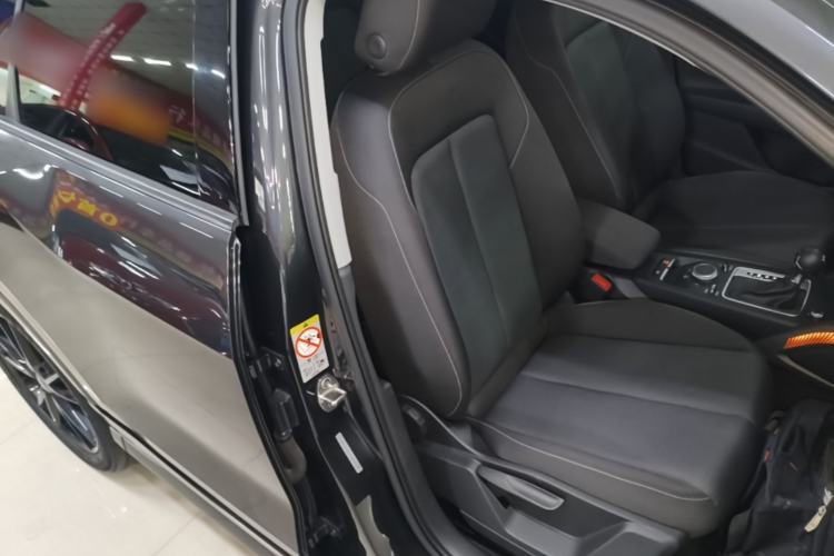 Used Audi Q2L 2018 35 TFSI Launch Exclusive Edition China VI Right Front Seat