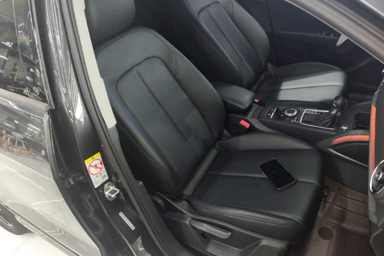 Used Audi Q2L 2018 35 TFSI Launch Exclusive Edition China VI Right Front Seat