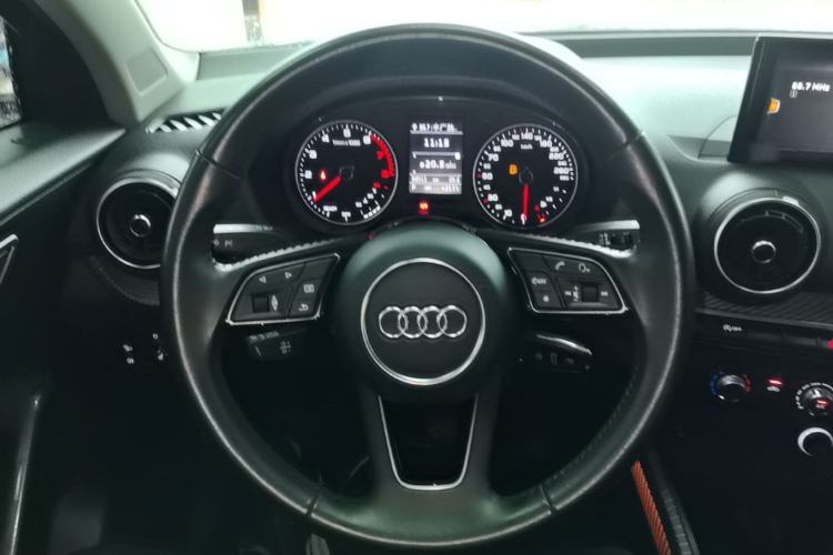 Used Audi Q2L 2018 35 TFSI Launch Exclusive Edition China VI Steering Wheel