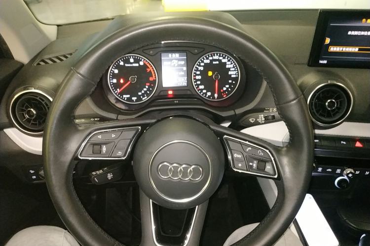 Used Audi Q2L 2018 35 TFSI Fashionable & Elegant Version China VI Emission Standard Steering Wheel
