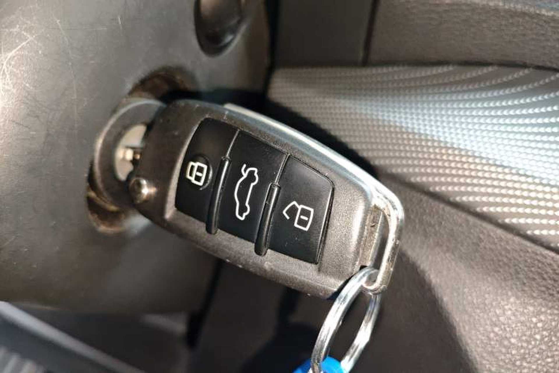 Used Audi Q2L 2018 35 TFSI Launch Exclusive Edition China VI Vehicle Key