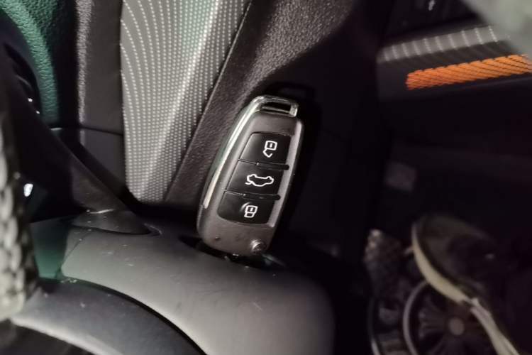 Used Audi Q2L 2018 35 TFSI Launch Exclusive Edition China VI Vehicle Key