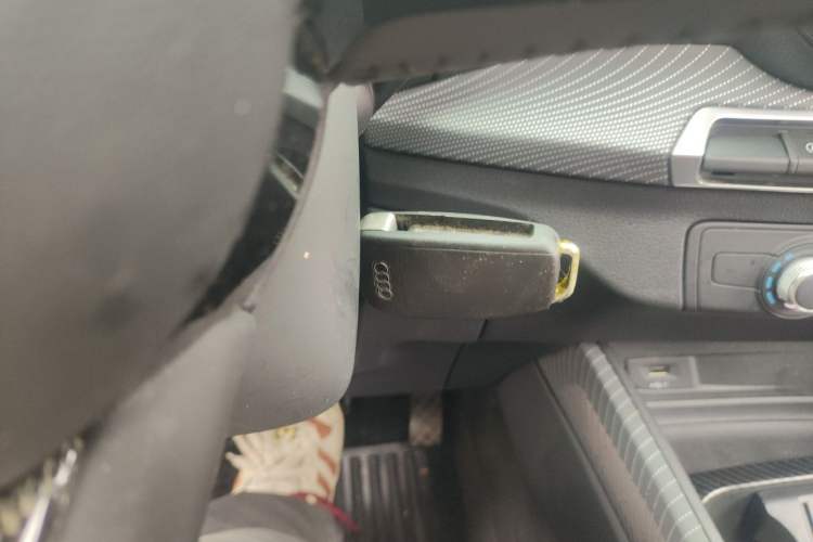 Used Audi Q2L 2018 35 TFSI Launch Exclusive Edition China VI Vehicle Key