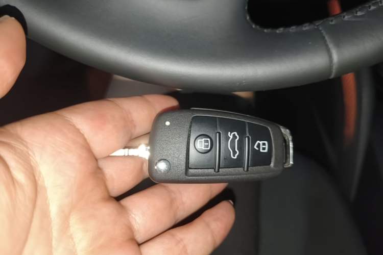 Used Audi Q2L 2018 35 TFSI Launch Exclusive Edition China VI Vehicle Key