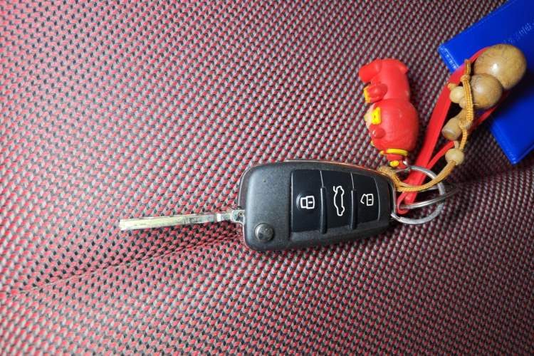 Used Audi Q2L 2018 35 TFSI Fashion Dynamic Version China VI Emission Standard Vehicle Key