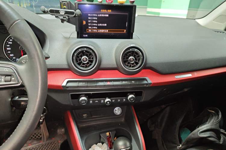 Used Audi Q2L 2018 35 TFSI Fashion Dynamic Version China VI Emission Standard Audio And AC Panel