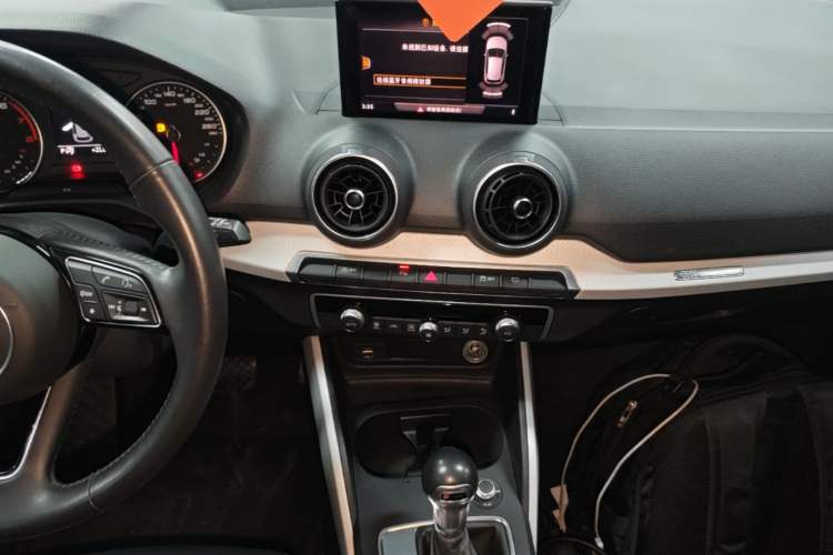 Used Audi Q2L 2018 35 TFSI Fashionable & Elegant Version China VI Emission Standard Audio And AC Panel