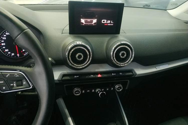 Used Audi Q2L 2018 35 TFSI Fashionable & Elegant Version China VI Emission Standard Audio And AC Panel