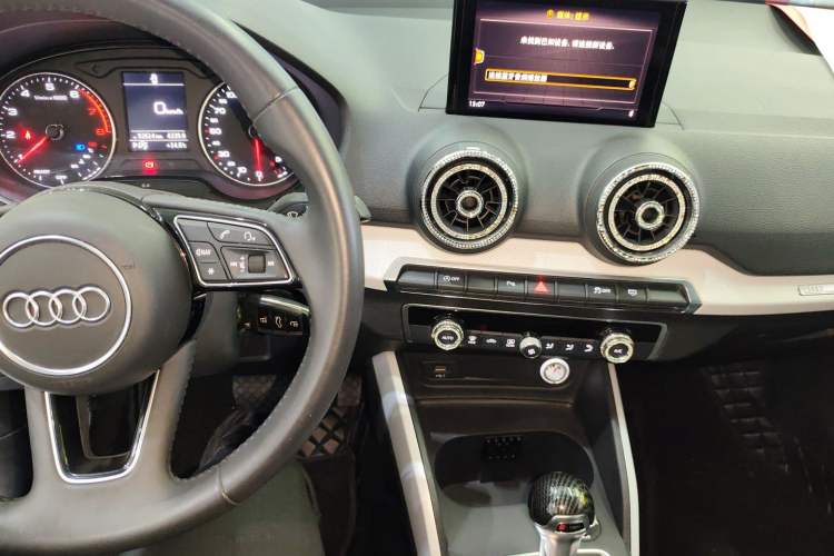 Used Audi Q2L 2018 35 TFSI Fashionable & Elegant Version China VI Emission Standard Audio And AC Panel