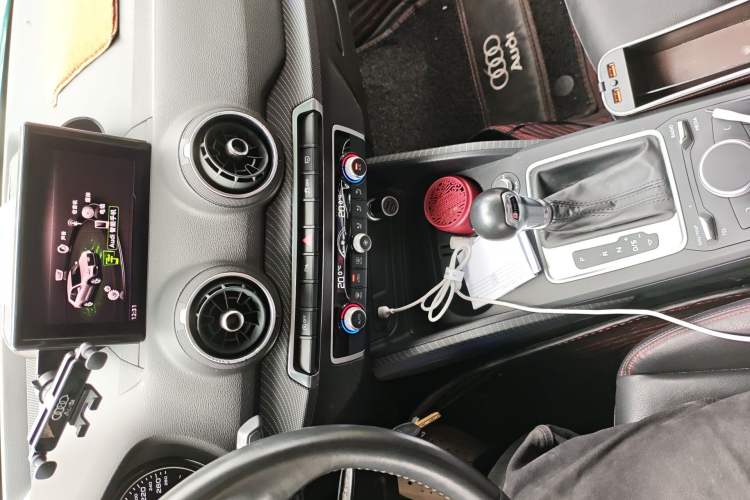 Used Audi Q2L 2018 35 TFSI Fashion Dynamic Version China V Emission Standard Audio And AC Panel