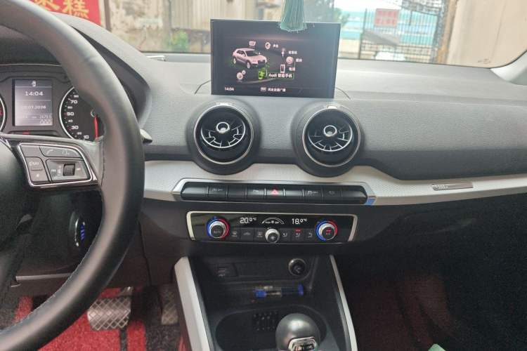 Used Audi Q2L 2018 35 TFSI Fashionable & Elegant Version China VI Emission Standard Audio And AC Panel