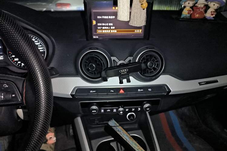 Used Audi Q2L 2018 35 TFSI Fashion Elegant Version China V Audio And AC Panel