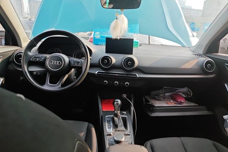 Used Audi Q2L 2018 35 TFSI Launch Exclusive Edition China VI Center Console