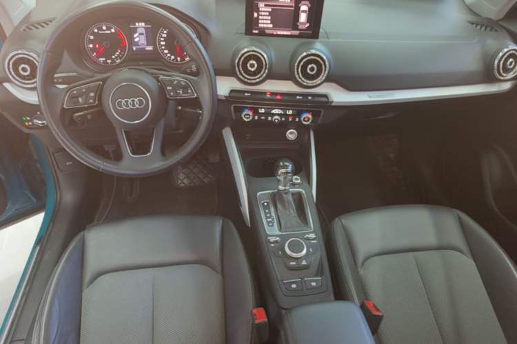 Used Audi Q2L 2018 35 TFSI Fashionable & Elegant Version China VI Emission Standard Center Console