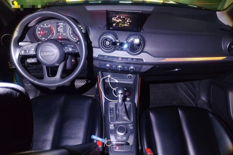 Used Audi Q2L 2018 35 TFSI Launch Exclusive Edition China V Center Console
