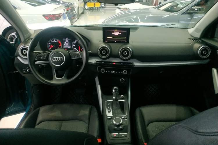 Used Audi Q2L 2018 35 TFSI Fashionable & Elegant Version China VI Emission Standard Center Console