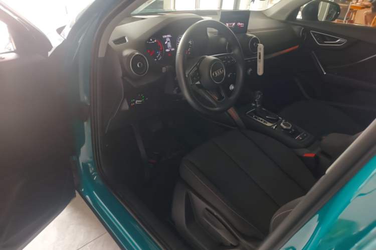 Used Audi Q2L 2018 35 TFSI Launch Exclusive Edition China VI Driver Seat
