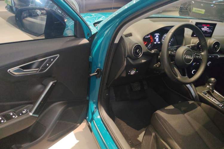 Used Audi Q2L 2018 35 TFSI Launch Exclusive Edition China VI Driver Seat