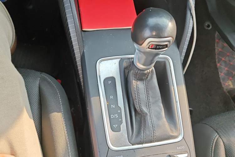 Used Audi Q2L 2018 35 TFSI Launch Exclusive Edition China VI Gear Lever