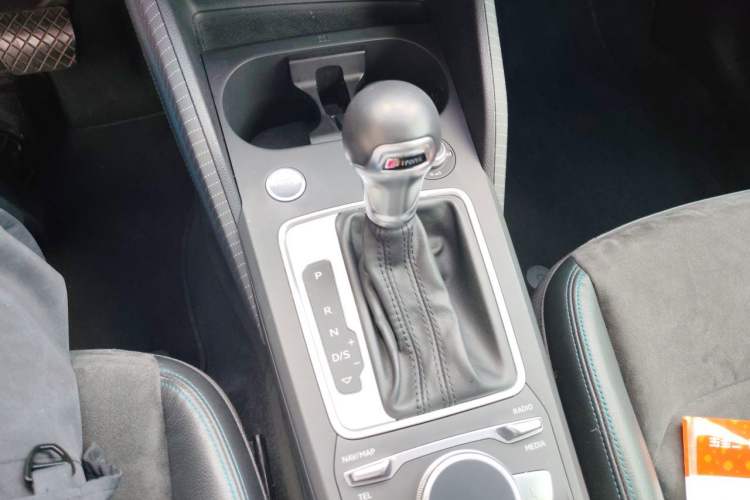 Used Audi Q2L 2018 35 TFSI Luxury Attractive Model China V Standard Gear Lever